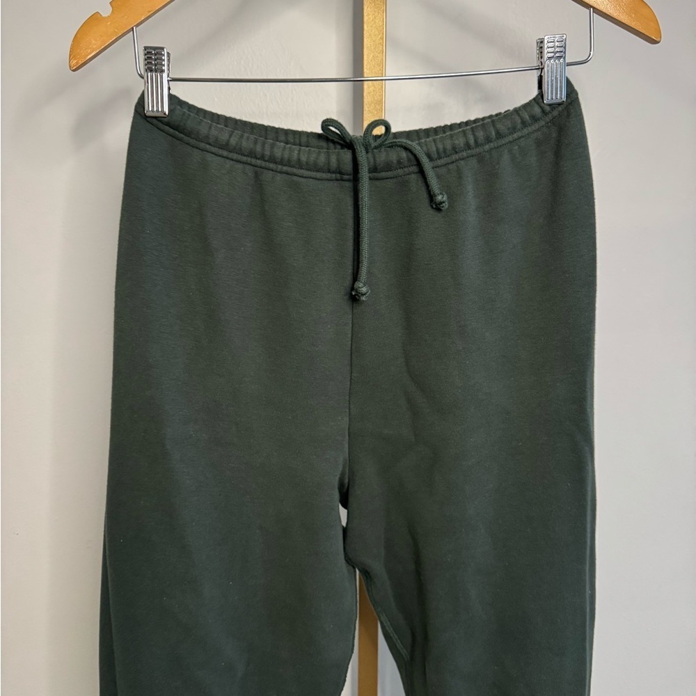 SKIMS Cotton Fleece Sweatpants in Spruce - Picture 3 of 5